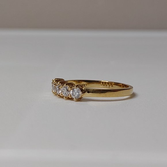 Size 8.25 Gold Tone Ring With Clear Stones - Picture 4 of 14